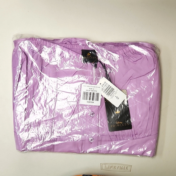 ❤️NWT VINTAGE TORRID TANGLED RAPUNZEL DISNEY PRINCESS BLOUSE PLUS SIZE SHIRT TOP - Picture 8 of 14